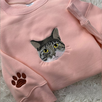 Embroidery sweatshirt with dog and cat portrait, ideal custom sweatshirt for pet lovers