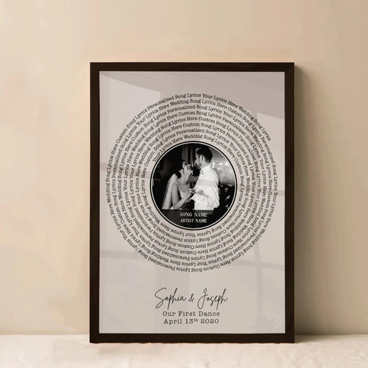 Custom vinyl record-style wedding song wall art with personalized couple’s photo, ideal wedding gift for couples

