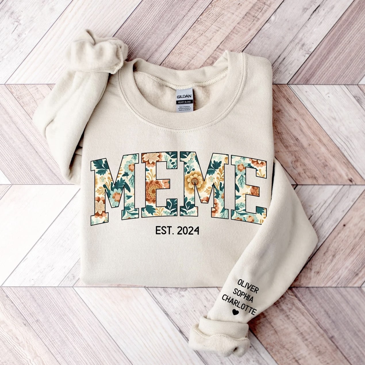 Personalized family sweatshirt with custom names and establishment year in beige.