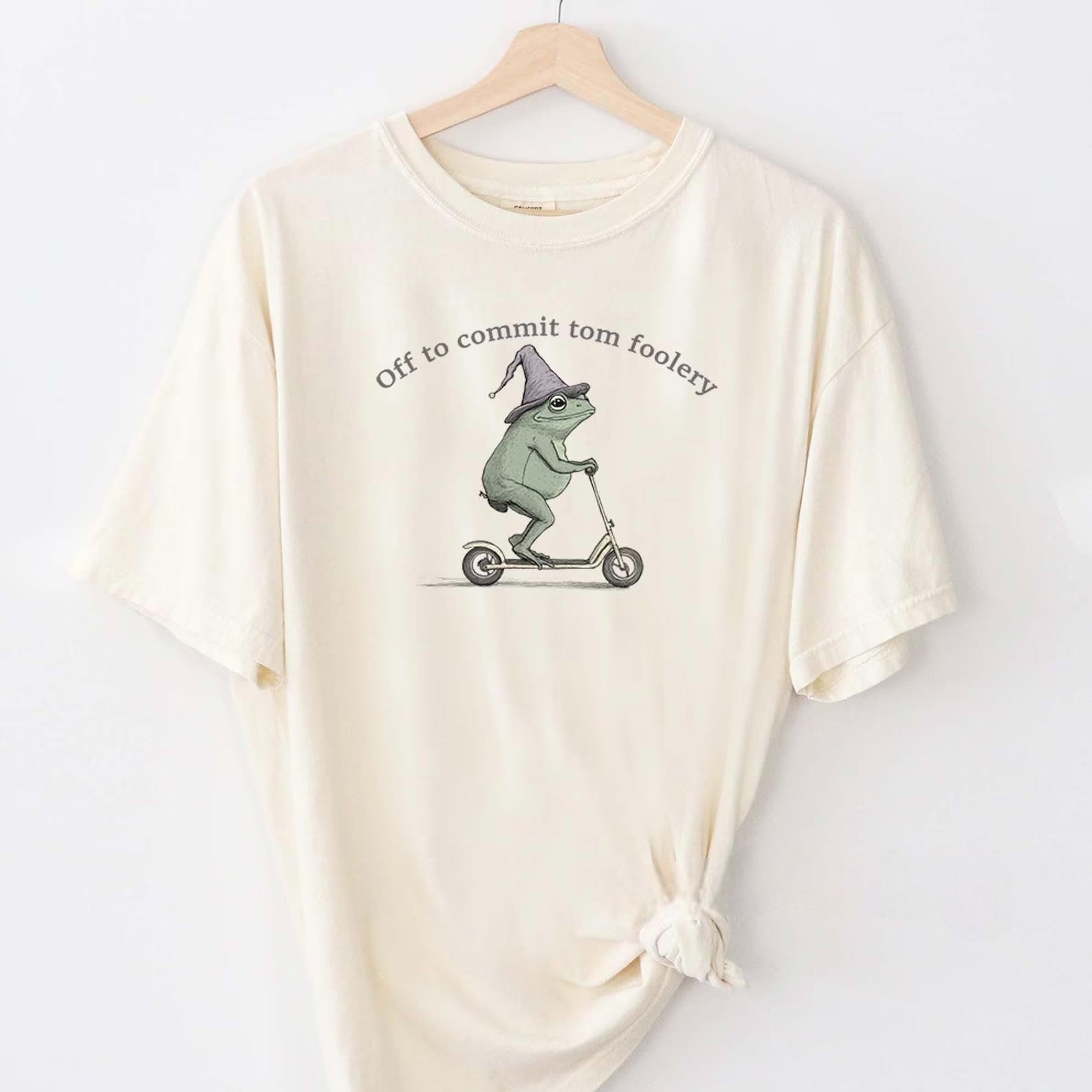 Funny frog t-shirt with scooter graphic – vintage aesthetic tee