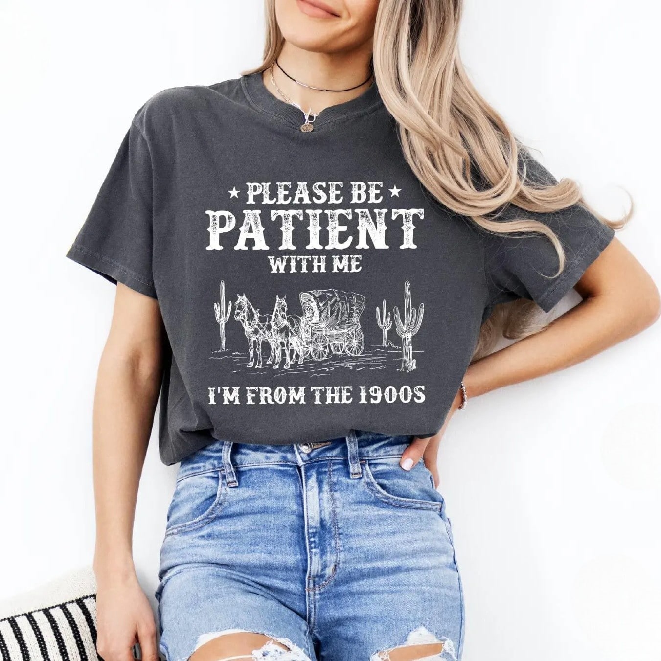 "Please Be Patient with Me, I'm From the 1900s" T-shirt in light pink tied at the waist.