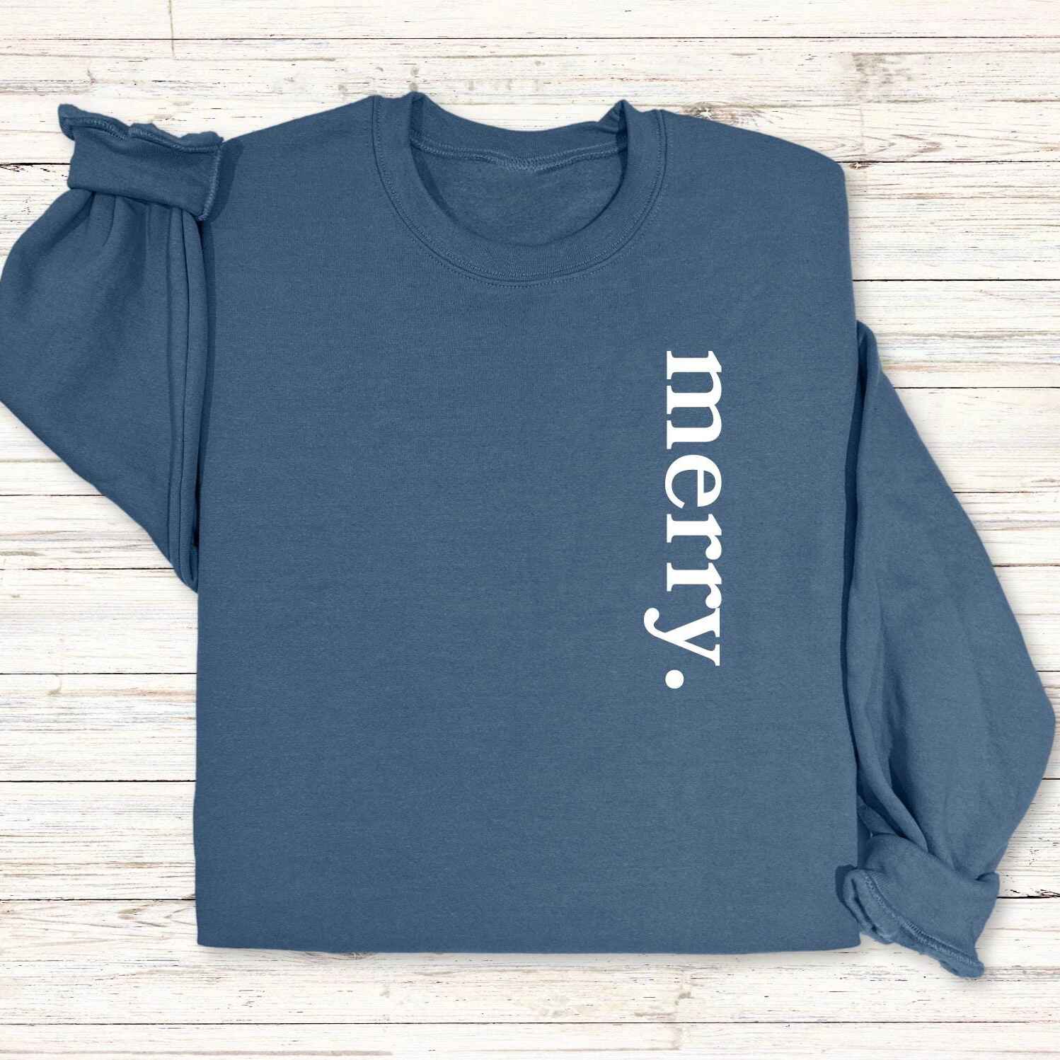 Minimalist "Merry" Christmas sweatshirt in customizable colors
